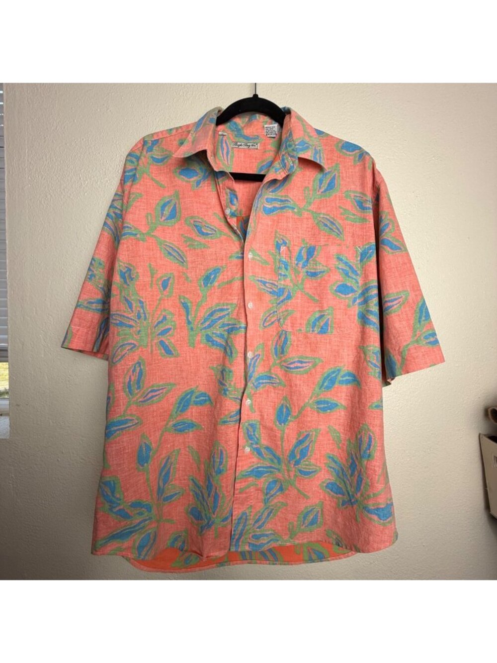 Vintage Bugle Boy Co. Mens Coral & Blue Floral Short Sleeve Button-Up Shirt Sz M
